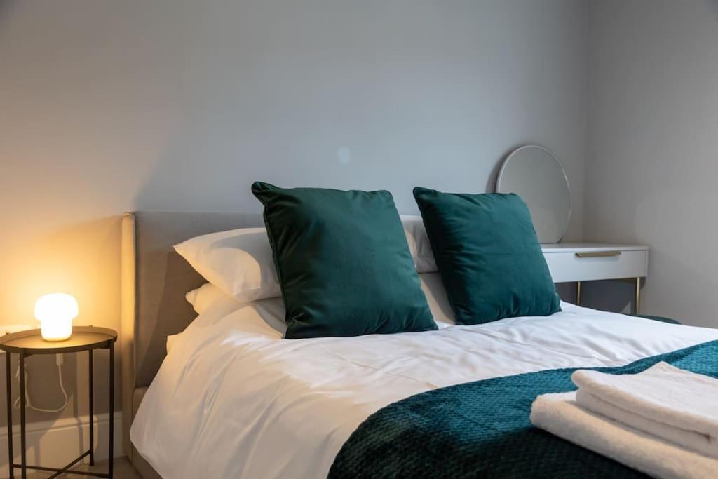 Hereford - Clifton Villa - Beautifully Presented House Located A Short Walk From City Centre - Sleeps 6 Guests - Perfect For Exploring Hereford - Hosted By Rentmyhouse Εξωτερικό φωτογραφία